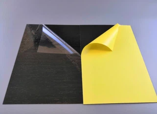 Hvidt og sort selvklæbende PVC-ark